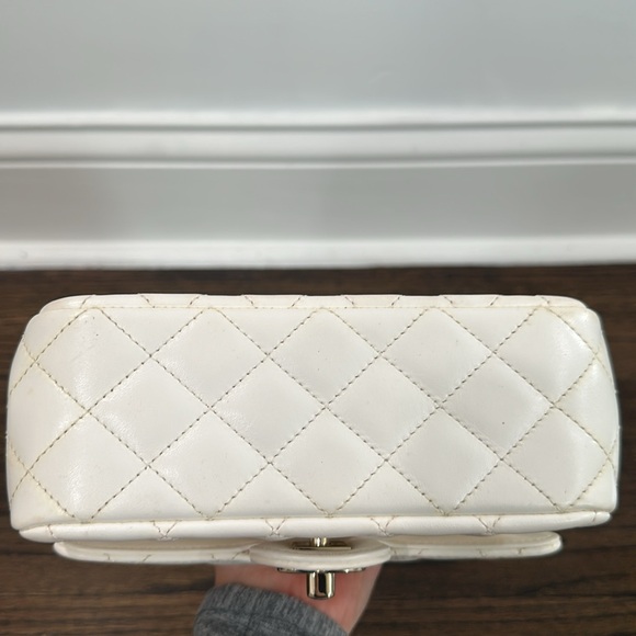 Selling a RARE Chanel Mini Rectangle Crystal Handle in WHITE LAMBSKIN - Picture 7 of 16
